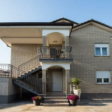 Tamara Apartman *